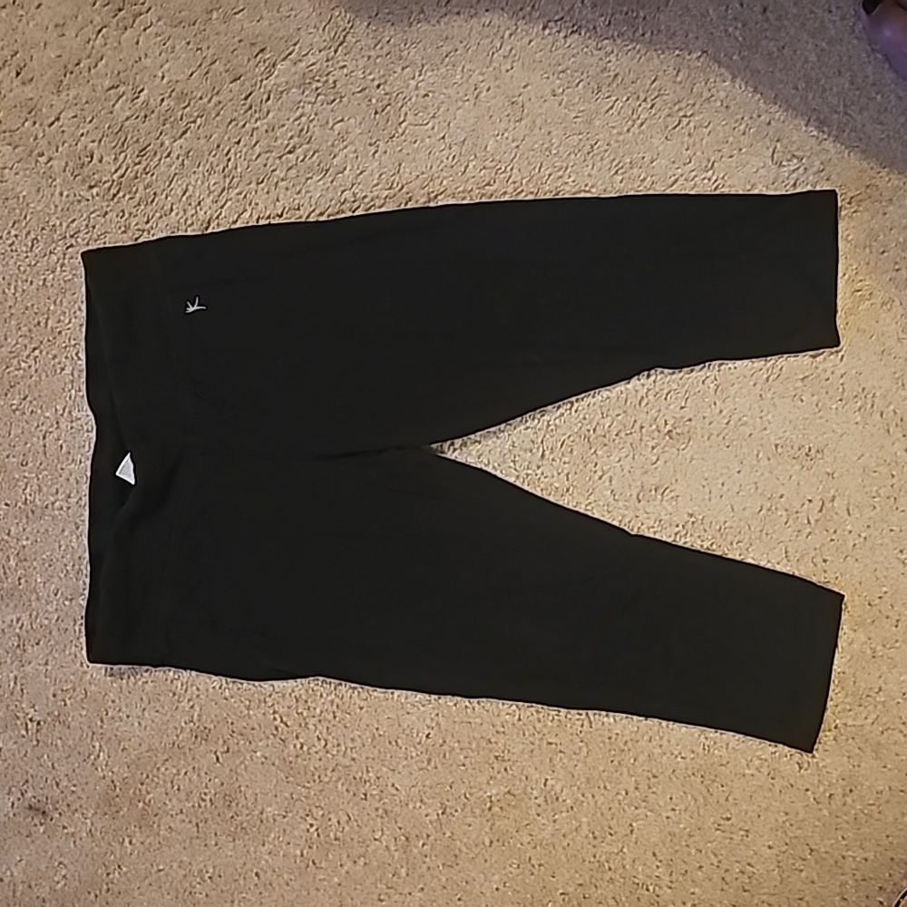 Danskin Now Stretch Capri Leggings